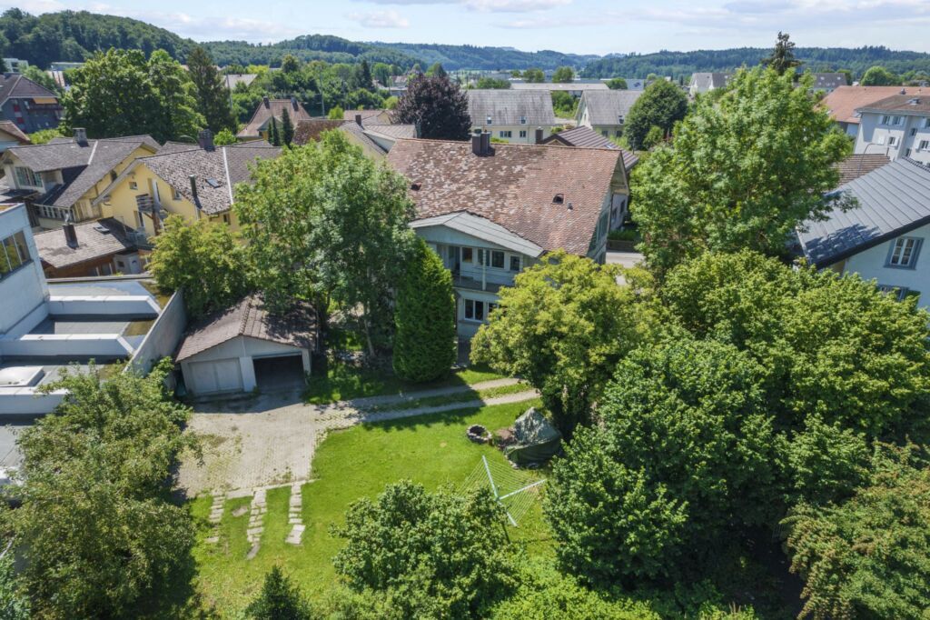 3 Familienhaus Mit Viel Potenzial Und Grossem Grundstück Sz Immobilien 